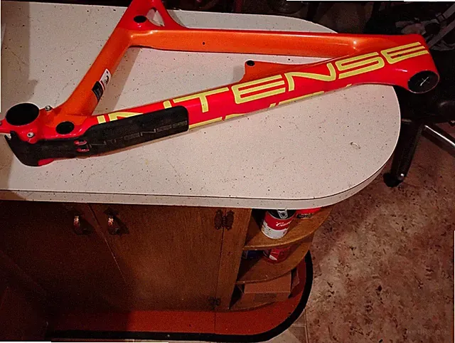 Intense Tracer 279 Carbon Fiber Enduro Bike 170mm Frame With Brushguard.